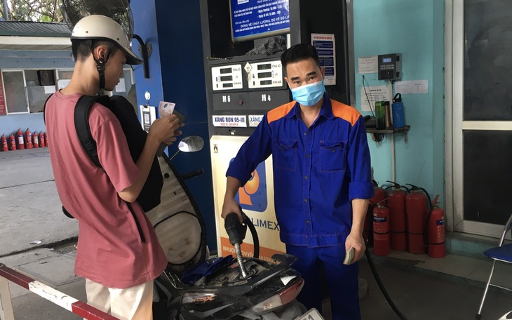 Ngày mai, giá xăng dầu có tiếp tục giảm?