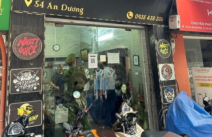 Thu giữ hàng trăm bộ thuốc lá điện tử và tinh dầu không nguồn gốc - Ảnh 1.