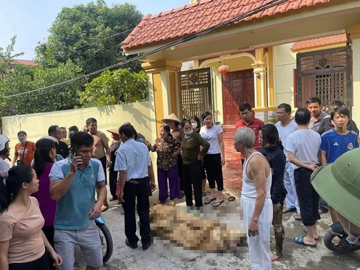 Khởi tố vụ án 3 con gái đổ xăng đốt nhà mẹ đẻ - Ảnh 1. Khởi tố vụ án 3 con gái đổ xăng đốt nhà mẹ đẻ - Ảnh 1.