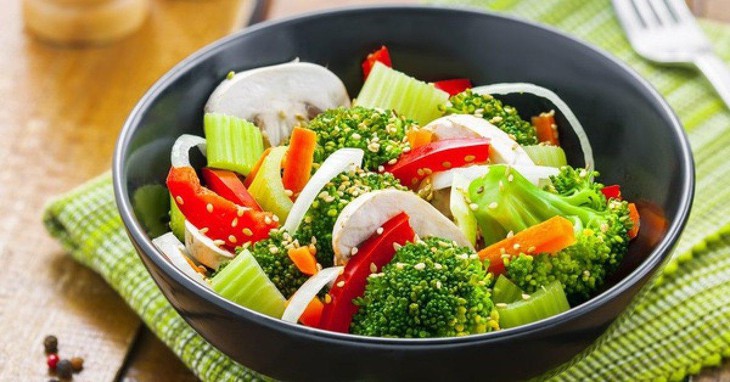 Ăn thô để giảm cân dễ gây mất cân bằng dinh dưỡng - Ảnh 2.