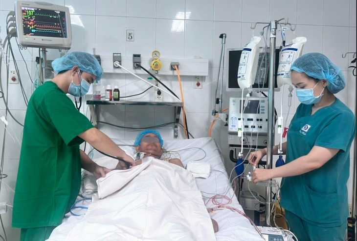 Cứu sống bệnh nhân vỡ và ngưng tim sau nhồi máu cơ tim - Ảnh 2.