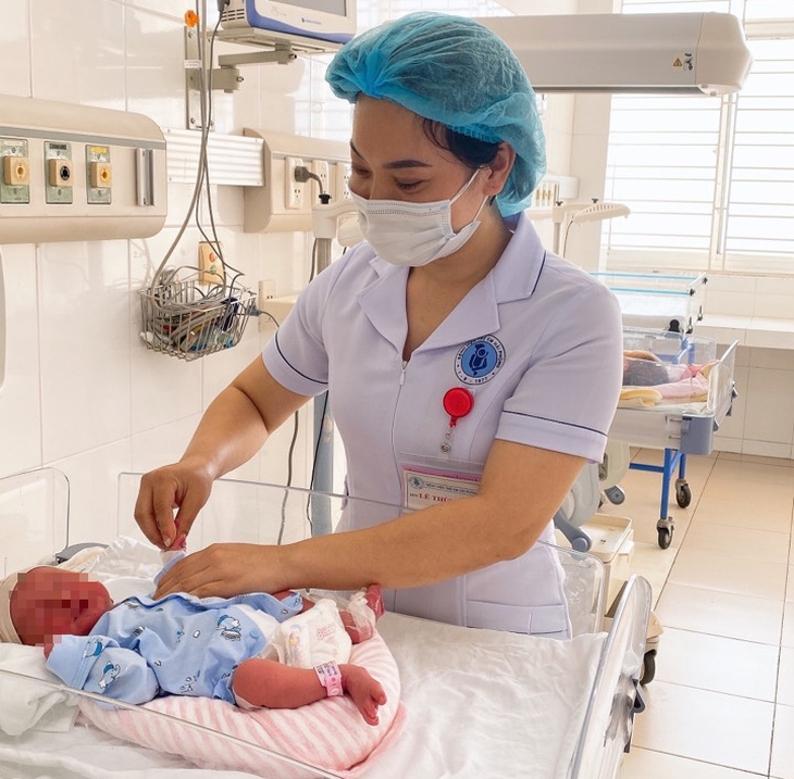 Hải Phòng: Thay máu bán phần cho sơ sinh mắc đa hồng cầu - Ảnh 2.