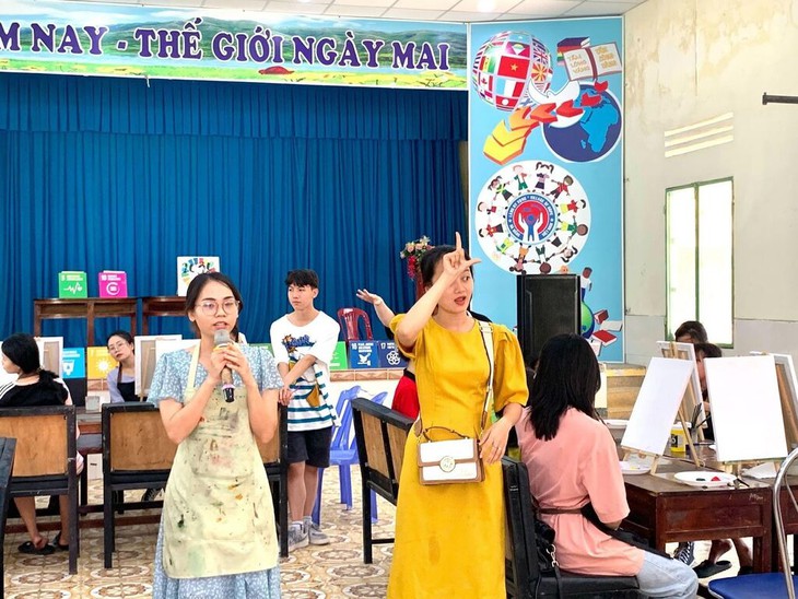 'Làng hy vọng', tác phẩm giải nhất Phóng viên trẻ Pháp ngữ như lời tri ân gửi tới các thầy cô nhân ngày 20/11 - Ảnh 3. 'Làng hy vọng', tác phẩm giải nhất Phóng viên trẻ Pháp ngữ như lời tri ân gửi tới các thầy cô nhân ngày 20/11 - Ảnh 3.
