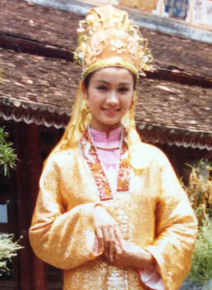 NSND Thu Hà còn mãi vẻ tiểu thư "Lá ngọc cành vàng" thập niên 90 - Ảnh 2.