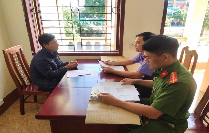 Vụ phụ huynh mang dao vào trường đe dọa: Sẽ xử lý hiệu trưởng do vi phạm quy tắc ứng xử - Ảnh 3.
