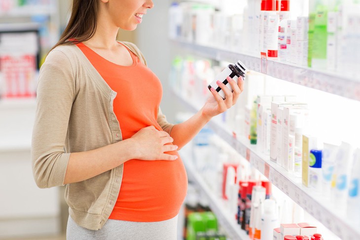 Mẹ mang thai sử dụng Tylenol, con có vấn đề về hành vi và giấc ngủ - Ảnh 1.