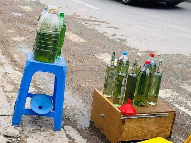 Bộ Công thương: Không có luật nào cấm mua xăng bằng can, chai - Ảnh 3.