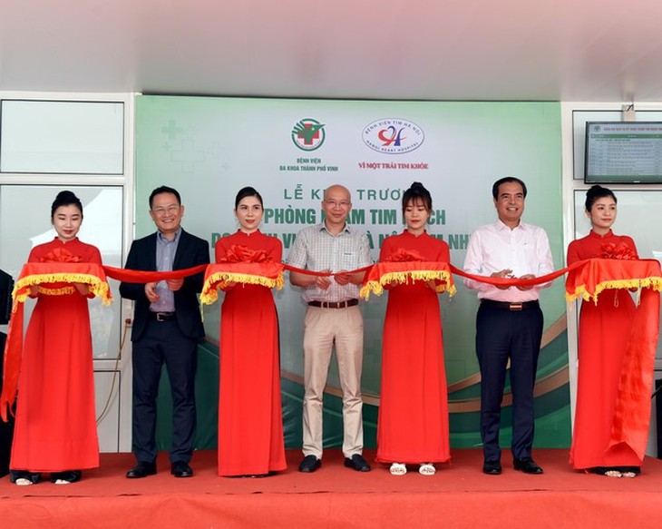 Bệnh viện ĐK TP Vinh khai trương phòng khám tim mạch do chuyên gia đầu ngành Bệnh viện tim Hà Nội Đảm nhiệm - Ảnh 1. Bệnh viện ĐK TP Vinh khai trương phòng khám tim mạch do chuyên gia đầu ngành Bệnh viện tim Hà Nội Đảm nhiệm - Ảnh 1.