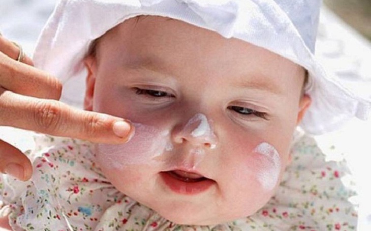 Nguyên nhân gây chàm sữa ở trẻ và cách chăm sóc khi mùa đông về