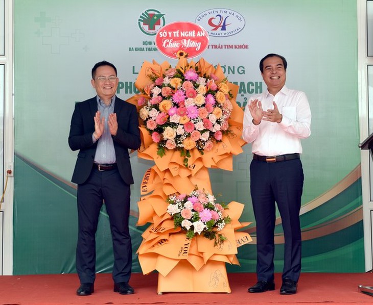 Bệnh viện ĐK TP Vinh khai trương phòng khám tim mạch do chuyên gia đầu ngành Bệnh viện tim Hà Nội Đảm nhiệm - Ảnh 3. Bệnh viện ĐK TP Vinh khai trương phòng khám tim mạch do chuyên gia đầu ngành Bệnh viện tim Hà Nội Đảm nhiệm - Ảnh 3.