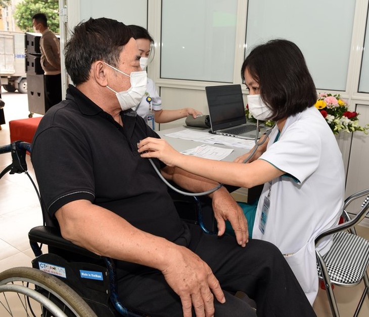 Bệnh viện ĐK TP Vinh khai trương phòng khám tim mạch do chuyên gia đầu ngành Bệnh viện tim Hà Nội Đảm nhiệm - Ảnh 5. Bệnh viện ĐK TP Vinh khai trương phòng khám tim mạch do chuyên gia đầu ngành Bệnh viện tim Hà Nội Đảm nhiệm - Ảnh 5.