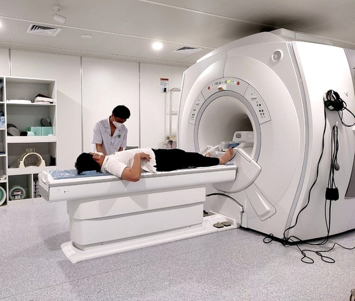 Bệnh viện ĐK TP Vinh khai trương phòng khám tim mạch do chuyên gia đầu ngành Bệnh viện tim Hà Nội Đảm nhiệm - Ảnh 7. Bệnh viện ĐK TP Vinh khai trương phòng khám tim mạch do chuyên gia đầu ngành Bệnh viện tim Hà Nội Đảm nhiệm - Ảnh 7.