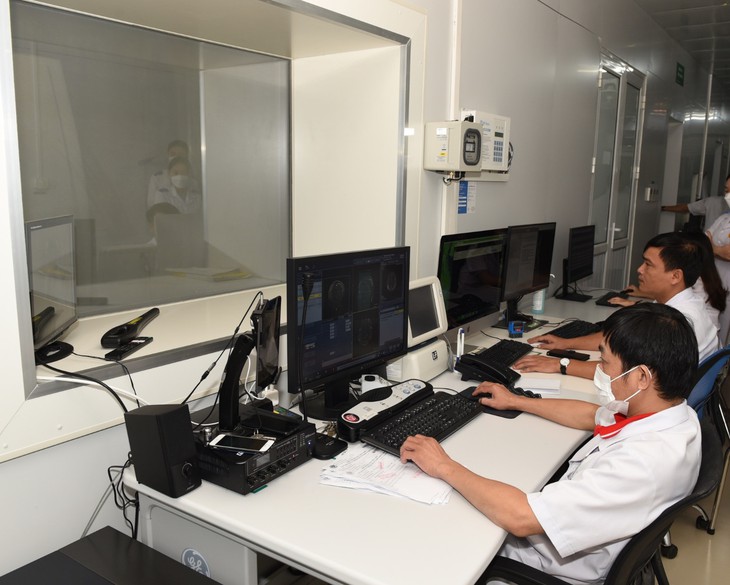 Bệnh viện ĐK TP Vinh khai trương phòng khám tim mạch do chuyên gia đầu ngành Bệnh viện tim Hà Nội Đảm nhiệm - Ảnh 8. Bệnh viện ĐK TP Vinh khai trương phòng khám tim mạch do chuyên gia đầu ngành Bệnh viện tim Hà Nội Đảm nhiệm - Ảnh 8.