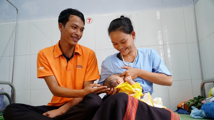 Những lợi ích khi nuôi con hoàn toàn bằng sữa mẹ - Ảnh 2.