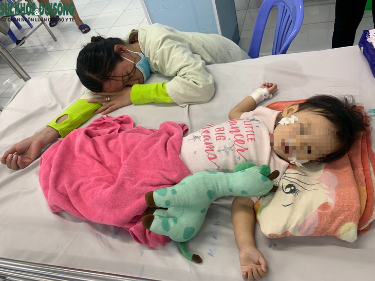 TP.HCM: Bệnh hô hấp tăng cao, bác sĩ chỉ ra dấu hiệu trẻ bị viêm phổi, phải nhập viện cấp cứu - Ảnh 4.