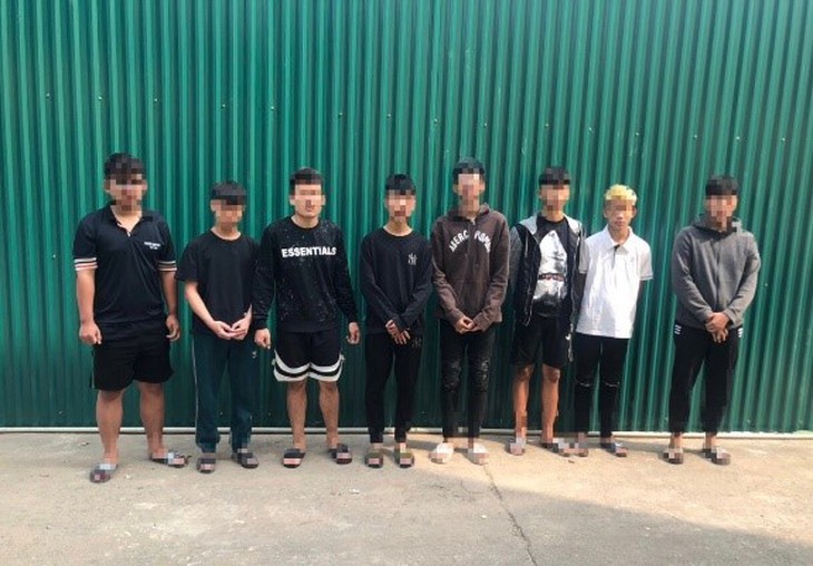Bắt nhóm đối tượng 'nhí' hành hung người khác vì thấy 'ngứa mắt' - Ảnh 1.