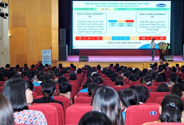 Vinamilk đồng hành cùng người cao tuổi Hải Phòng lan tỏa thông điệp “sống khỏe, sống thanh xuân” - Ảnh 2. Vinamilk đồng hành cùng người cao tuổi Hải Phòng lan tỏa thông điệp “sống khỏe, sống thanh xuân” - Ảnh 2.