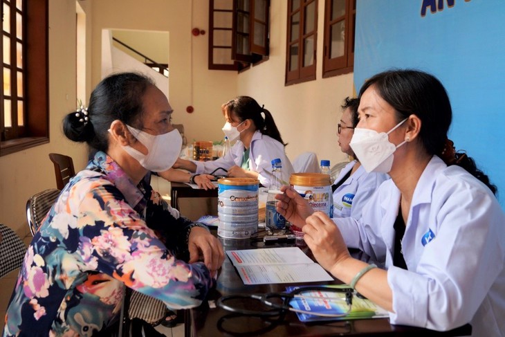 Vinamilk đồng hành cùng người cao tuổi Hải Phòng lan tỏa thông điệp “sống khỏe, sống thanh xuân” - Ảnh 3. Vinamilk đồng hành cùng người cao tuổi Hải Phòng lan tỏa thông điệp “sống khỏe, sống thanh xuân” - Ảnh 3.