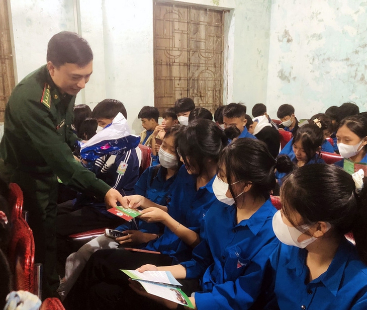 Thầy thuốc "Quân hàm xanh" nơi miền biên giới - Ảnh 4.