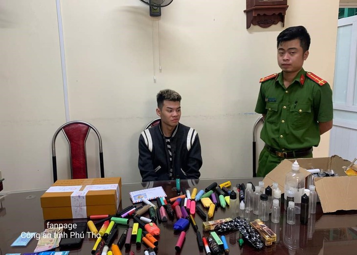 Bắt thanh niên bán ma túy mới núp bóng thuốc lá điện tử - Ảnh 1.