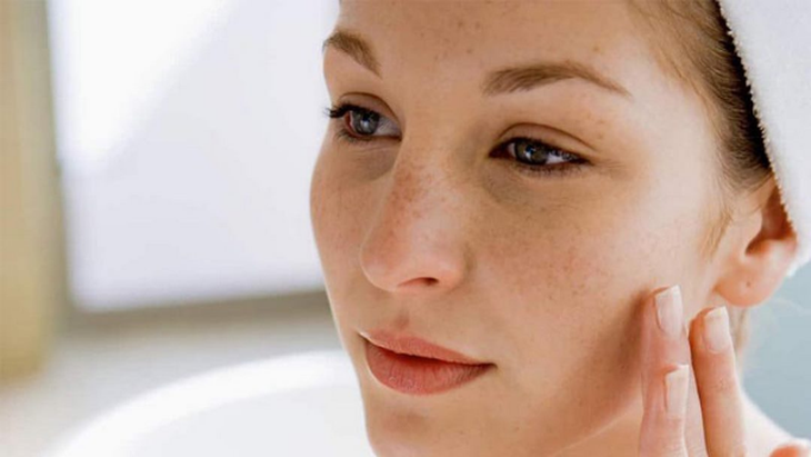 Tránh lão hóa da nhờ bỏ thói quen dùng điện thoại trước khi ngủ- Ảnh 3.