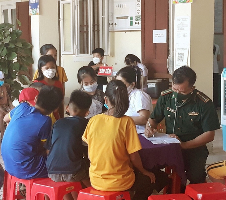 Thầy thuốc "Quân hàm xanh" nơi miền biên giới - Ảnh 1.