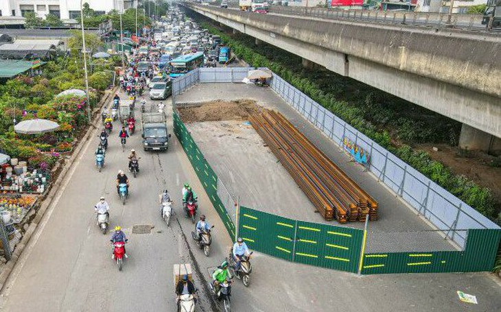 Đường Nguyễn Xiển tắc nghẽn nghiêm trọng, Cục CSGT ‘hiến kế’ gì?