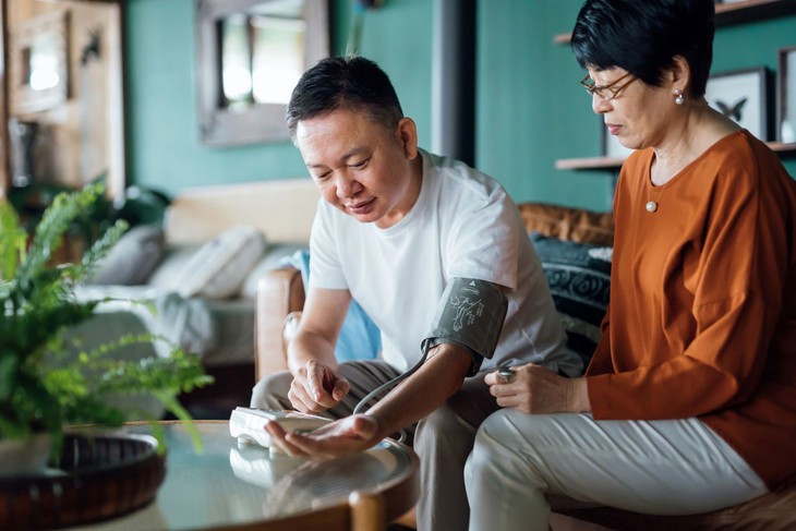 Ngất xỉu đột ngột khi thời tiết chuyển lạnh cảnh báo nguy cơ đột quỵ - Ảnh 2.
