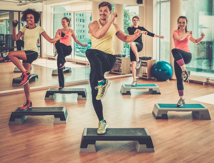 5 bài tập aerobic giảm cân hiệu quả - Ảnh 2.