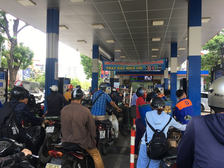Giá xăng dầu tiếp tục giảm - Ảnh 2.