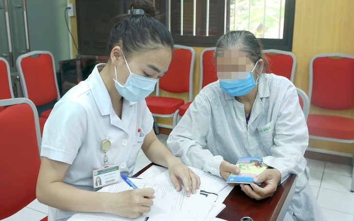 Chế độ ăn nên áp dụng cho bệnh nhân sa sút trí tuệ