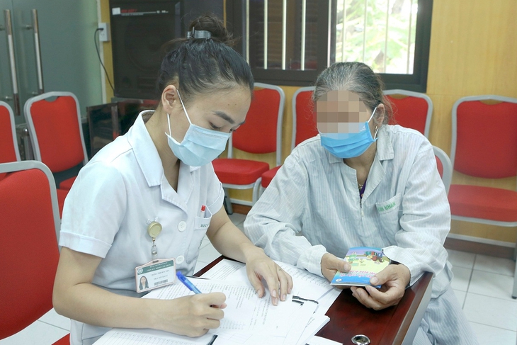 Chế độ ăn nên áp dụng cho bệnh nhân sa sút trí tuệ - Ảnh 3.