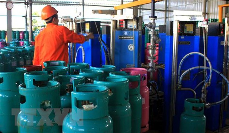 Từ ngày 1/12, giá gas trong nước tiếp tục tăng thêm 1.167 đồng mỗi kg - Ảnh 1.