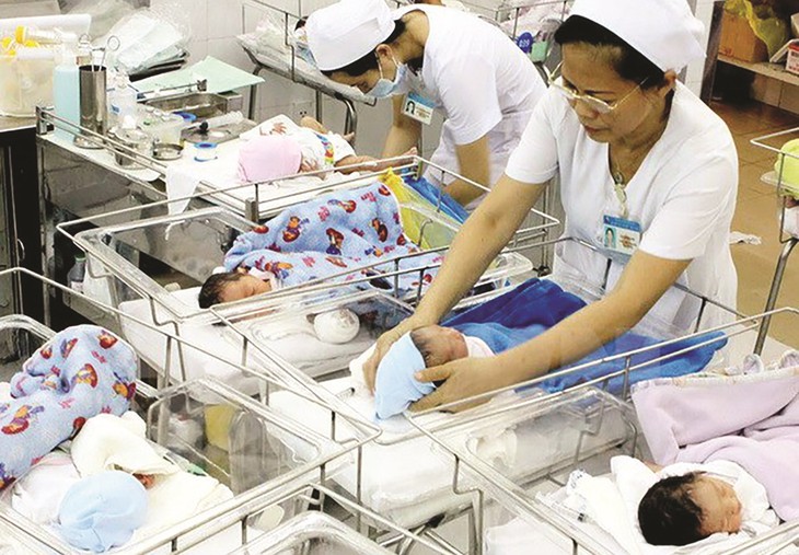 Mất cân bằng giới tính khi sinh – thách thức dân số lớn của Việt Nam
- Ảnh 1. Mất cân bằng giới tính khi sinh – thách thức dân số lớn của Việt Nam
- Ảnh 1.