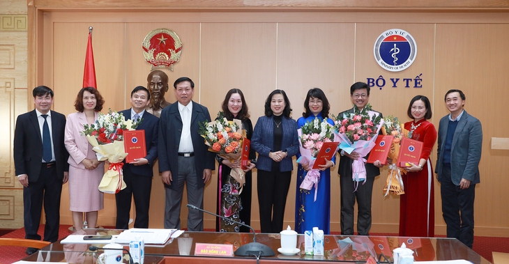 Bộ Y tế công bố quyết định bổ nhiệm nhân sự tại các đơn vị thuộc Bộ  - Ảnh 1.
