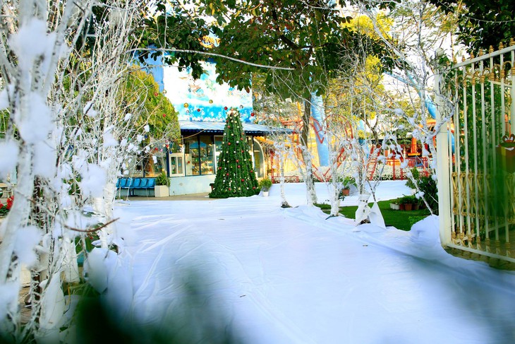 Những địa điểm vui chơi Noel ở Hà Nội được giới trẻ "săn đón" - Ảnh 5.