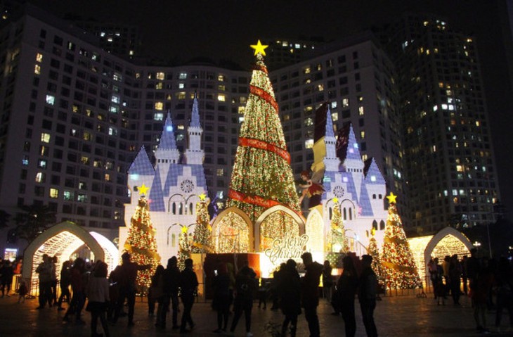 Những địa điểm vui chơi Noel ở Hà Nội được giới trẻ "săn đón" - Ảnh 6.