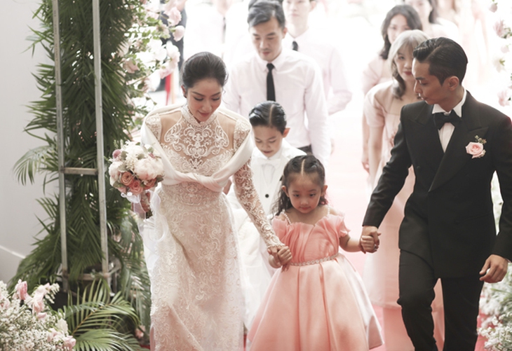 Đám hỏi Khánh Thi - Phan Hiển: Nhà chú rể tặng nhiều vàng, tiền mặt, bà ngoại chồng nói một câu ai cũng xúc động - Ảnh 11.
