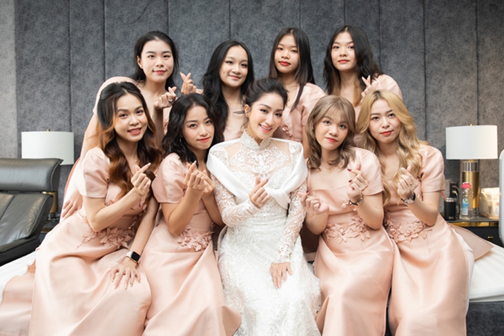 Đám hỏi Khánh Thi - Phan Hiển: Nhà chú rể tặng nhiều vàng, tiền mặt, bà ngoại chồng nói một câu ai cũng xúc động - Ảnh 9.