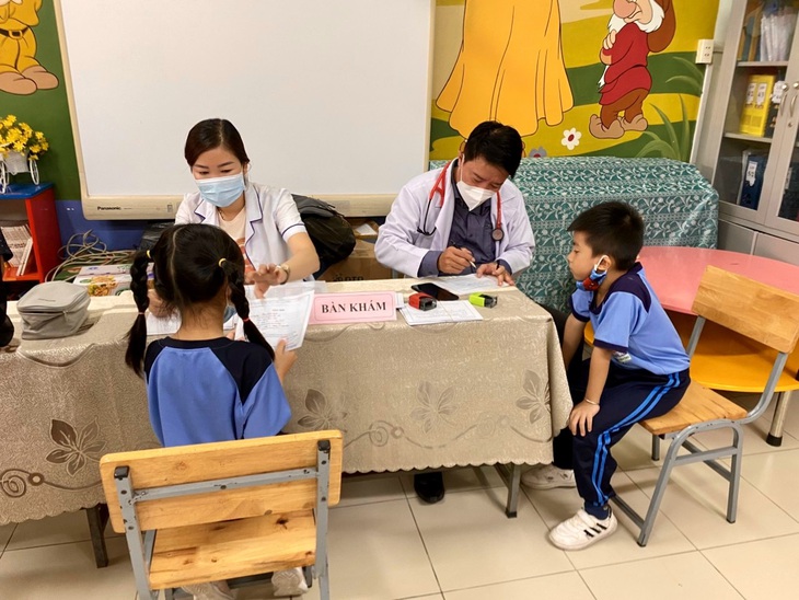 Năm 2025, 100% cơ sở giáo dục mầm non và phổ thông tại TP.HCM có nhân viên y tế chuyên trách - Ảnh 2. Năm 2025, 100% cơ sở giáo dục mầm non và phổ thông tại TP.HCM có nhân viên y tế chuyên trách - Ảnh 2.
