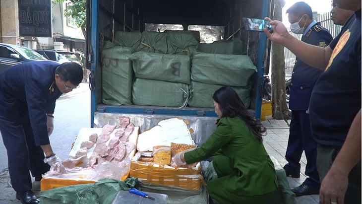 Chặn gần 1,3 tấn nội tạng đang phân huỷ chuẩn bị lên bàn nhậu - Ảnh 2.