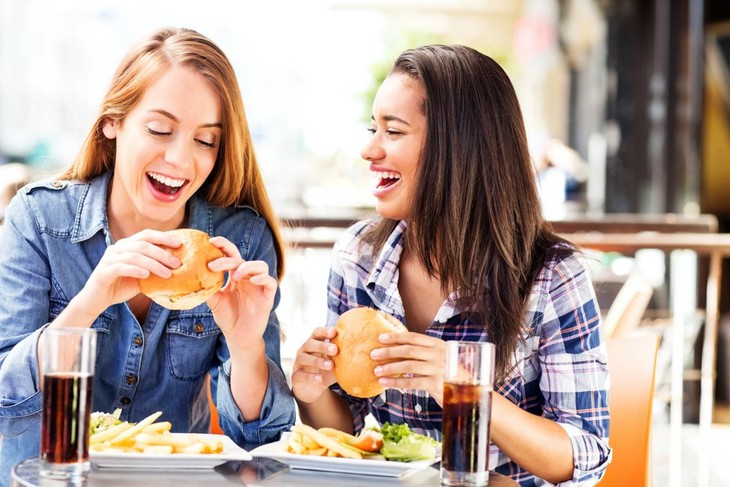 Hỗ trợ tăng cường sức khỏe trí não, thị lực và tim mạch cho người trẻ bằng omega-3 triglyceride - Ảnh 1. Hỗ trợ tăng cường sức khỏe trí não, thị lực và tim mạch cho người trẻ bằng omega-3 triglyceride - Ảnh 1.