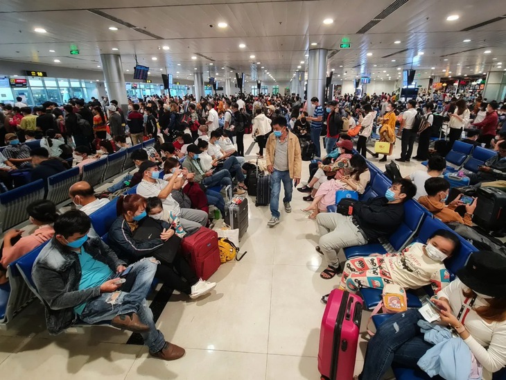 Tăng cường các chuyến bay đêm, huy động Đoàn Thanh niên hỗ trợ phục vụ hành khách - Ảnh 3. Tăng cường các chuyến bay đêm, huy động Đoàn Thanh niên hỗ trợ phục vụ hành khách - Ảnh 3.