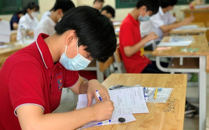 Bộ GD&ĐT nói gì trước việc học sinh muốn chuyển tổ hợp môn học lớp 10?