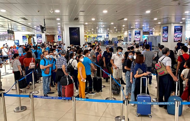 Tăng cường các chuyến bay đêm, huy động Đoàn Thanh niên hỗ trợ phục vụ hành khách - Ảnh 2. Tăng cường các chuyến bay đêm, huy động Đoàn Thanh niên hỗ trợ phục vụ hành khách - Ảnh 2.