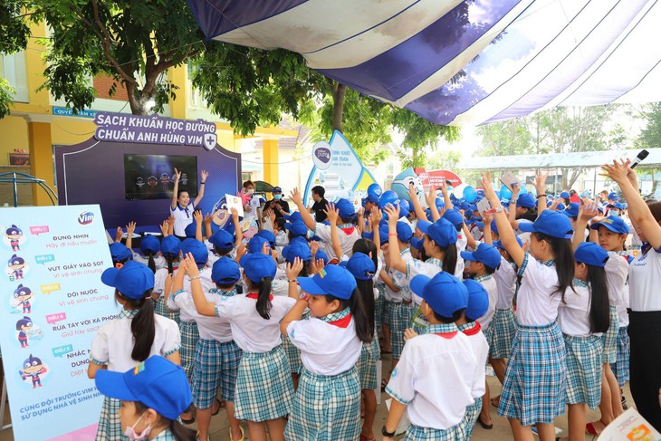 71% trẻ bị ảnh hưởng bởi nhà vệ sinh học đường - Ảnh 1. 71% trẻ bị ảnh hưởng bởi nhà vệ sinh học đường - Ảnh 1.