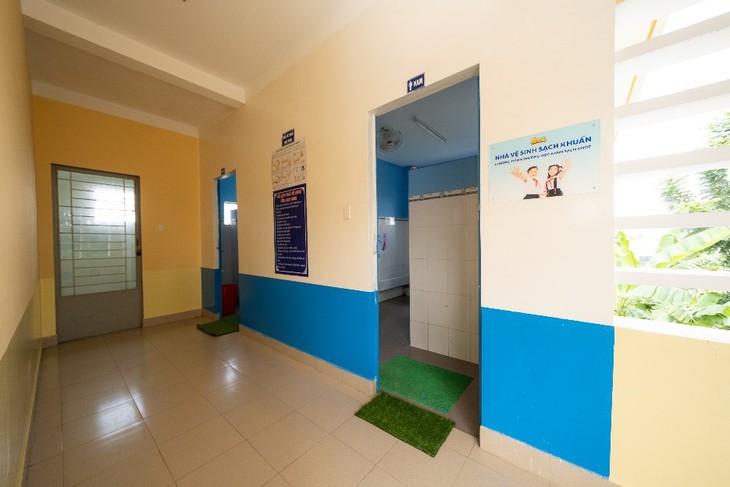 71% trẻ bị ảnh hưởng bởi nhà vệ sinh học đường - Ảnh 3. 71% trẻ bị ảnh hưởng bởi nhà vệ sinh học đường - Ảnh 3.