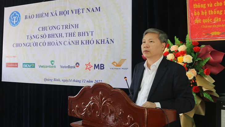 Hơn 5.200 sổ BHXH, thẻ BHYT 'sưởi ấm' người có hoàn cảnh khó khăn tại Quảng Bình những ngày đông lạnh
- Ảnh 1. Hơn 5.200 sổ BHXH, thẻ BHYT 'sưởi ấm' người có hoàn cảnh khó khăn tại Quảng Bình những ngày đông lạnh
- Ảnh 1.