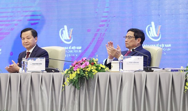 Khai mạc phiên toàn thể Diễn đàn Kinh tế Việt Nam lần thứ 5 - Ảnh 3. Khai mạc phiên toàn thể Diễn đàn Kinh tế Việt Nam lần thứ 5 - Ảnh 3.