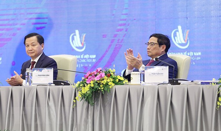 Khai mạc phiên toàn thể Diễn đàn Kinh tế Việt Nam lần thứ 5 - Ảnh 1. Khai mạc phiên toàn thể Diễn đàn Kinh tế Việt Nam lần thứ 5 - Ảnh 1.